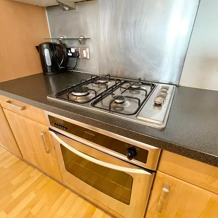 Guestready - Bright 2 Bedroom Leeds City Centre Apartment *