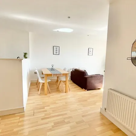 Guestready - Bright 2 Bedroom Leeds City Centre Apartment *